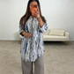 Dámský tie dye set s výstřihem do V a vyhrnovacími rukávy – 2dílná souprava s kalhotami
