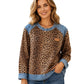 🐆 Retro Statement Styl | Dámský sweatshirt s leopardím vzorem a džínovými záplatami